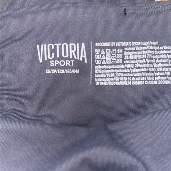 Victoria Sport Knockout Capri Leggings - Picture 3 of 10